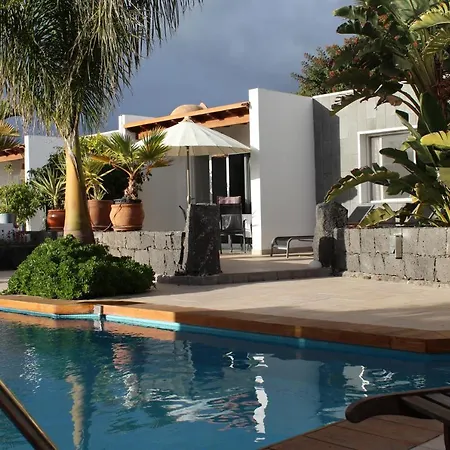 Niki Mit Beheiztem Gemeinschaftspool Für 2 Appartments Las Breñas