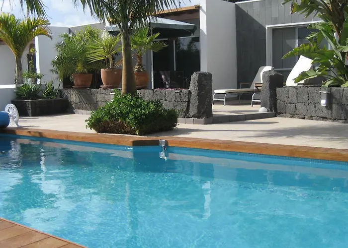 Niki Mit Beheiztem Gemeinschaftspool Fuer 2 Appartments