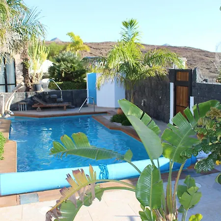 Niki Mit Beheiztem Gemeinschaftspool Fuer 2 Appartments Daire