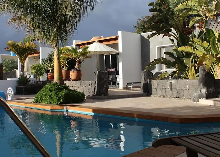 Niki Mit Beheiztem Gemeinschaftspool Fuer 2 Appartments Las Brenas