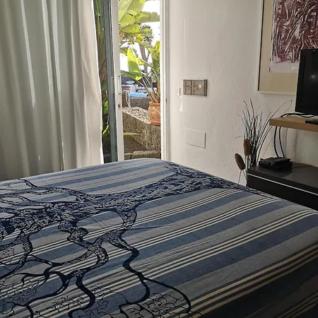 Niki Mit Beheiztem Gemeinschaftspool Fuer 2 Appartments Apartmán